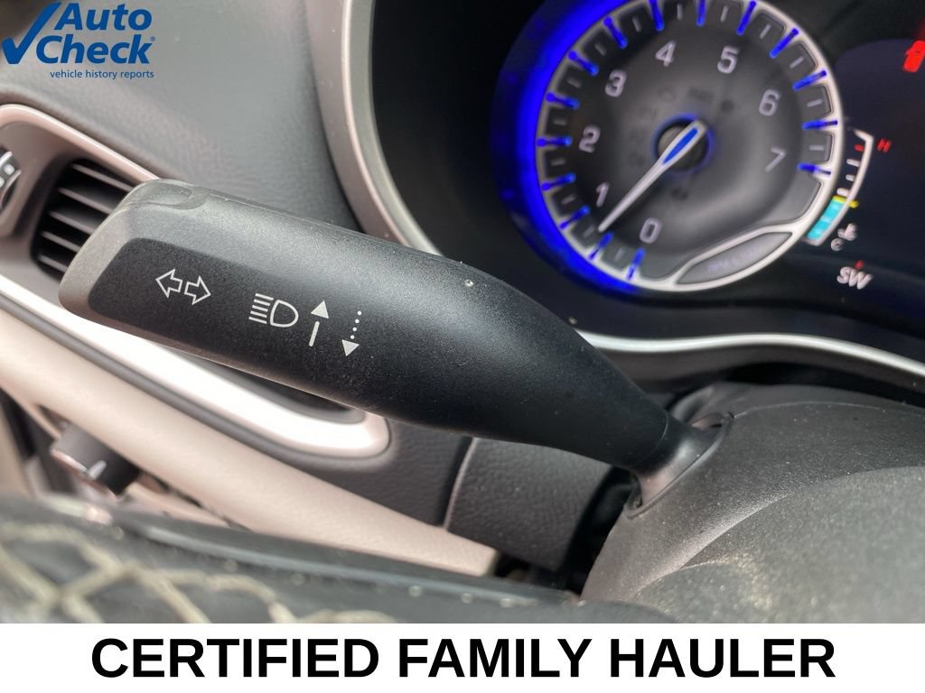 Used 2024 Chrysler Pacifica Touring-L FWD image 34