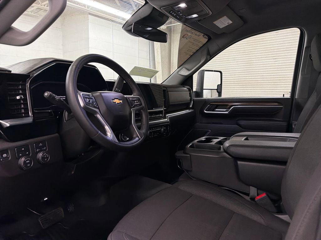 Used 2025 Chevrolet Silverado 2500 LT w/ Convenience Package image 11