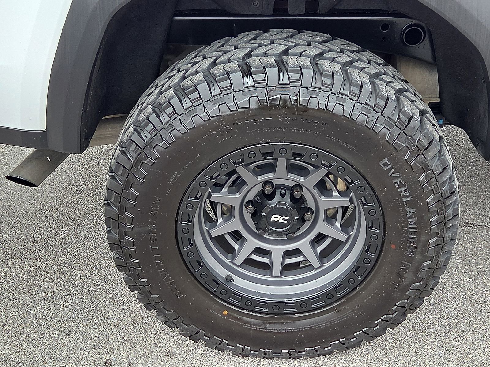 Used 2025 GMC Canyon AT4 w/ Technology Plus Package image 7