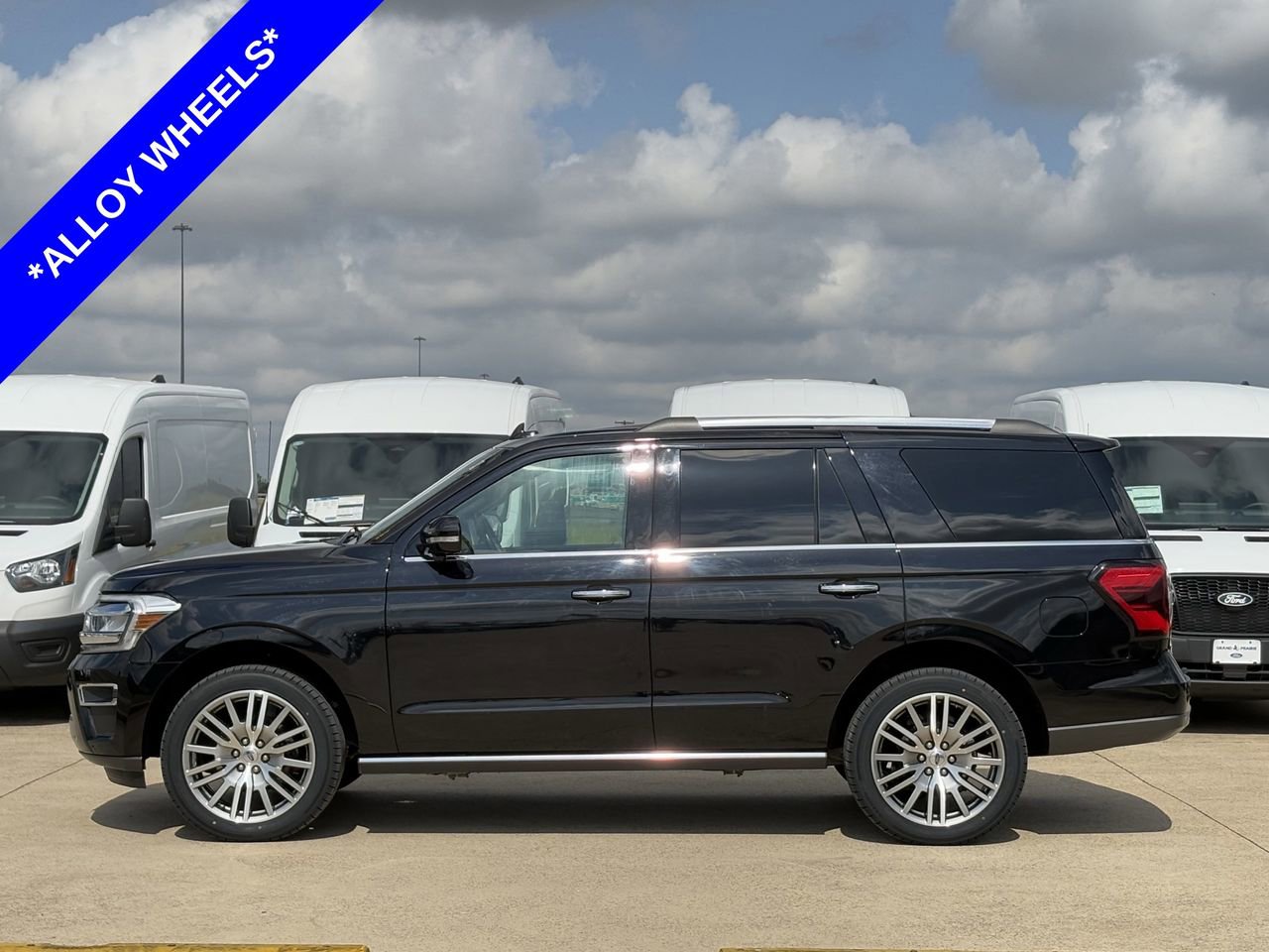 Certified 2024 Ford Expedition Limited AWD/4WD image 3