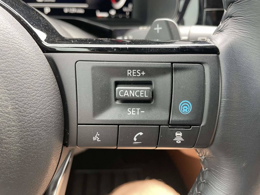 Used 2023 Nissan Pathfinder Platinum w/ Cargo Package FWD image 25