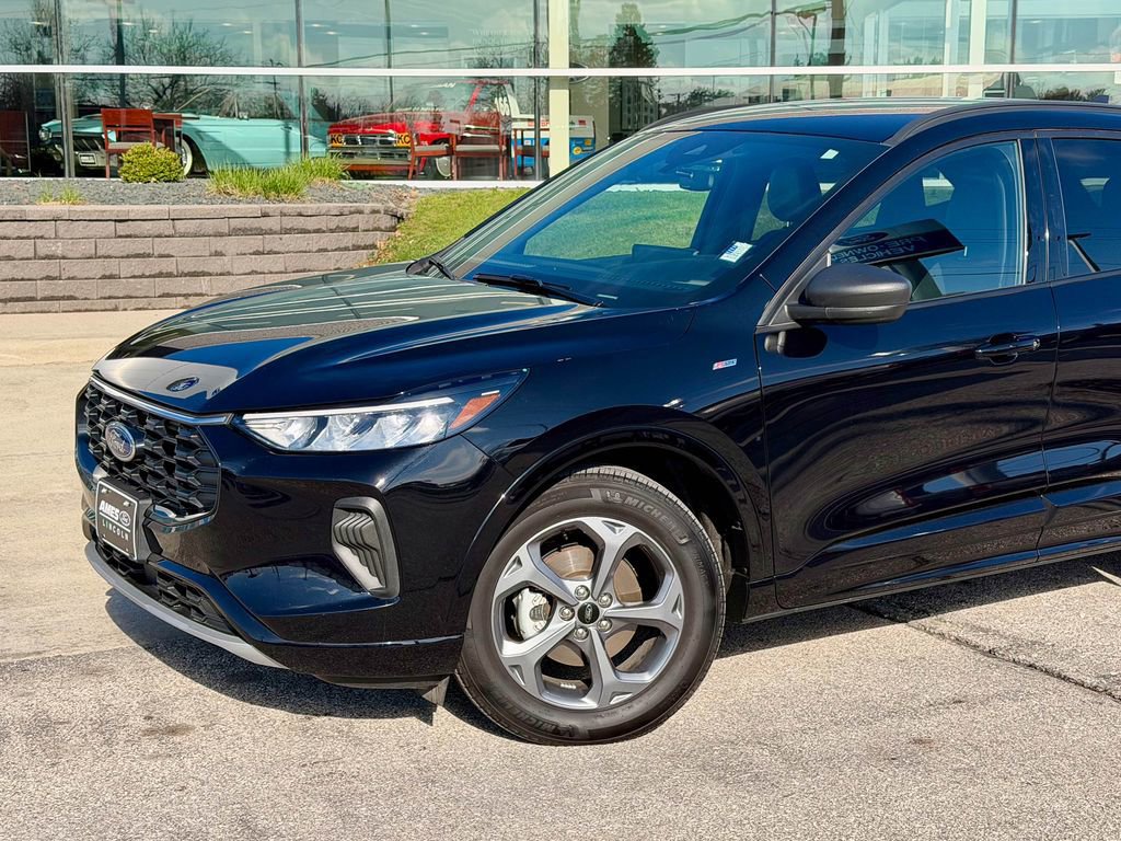 Certified 2024 Ford Escape ST-Line w/ Tech Pack #1 image 7