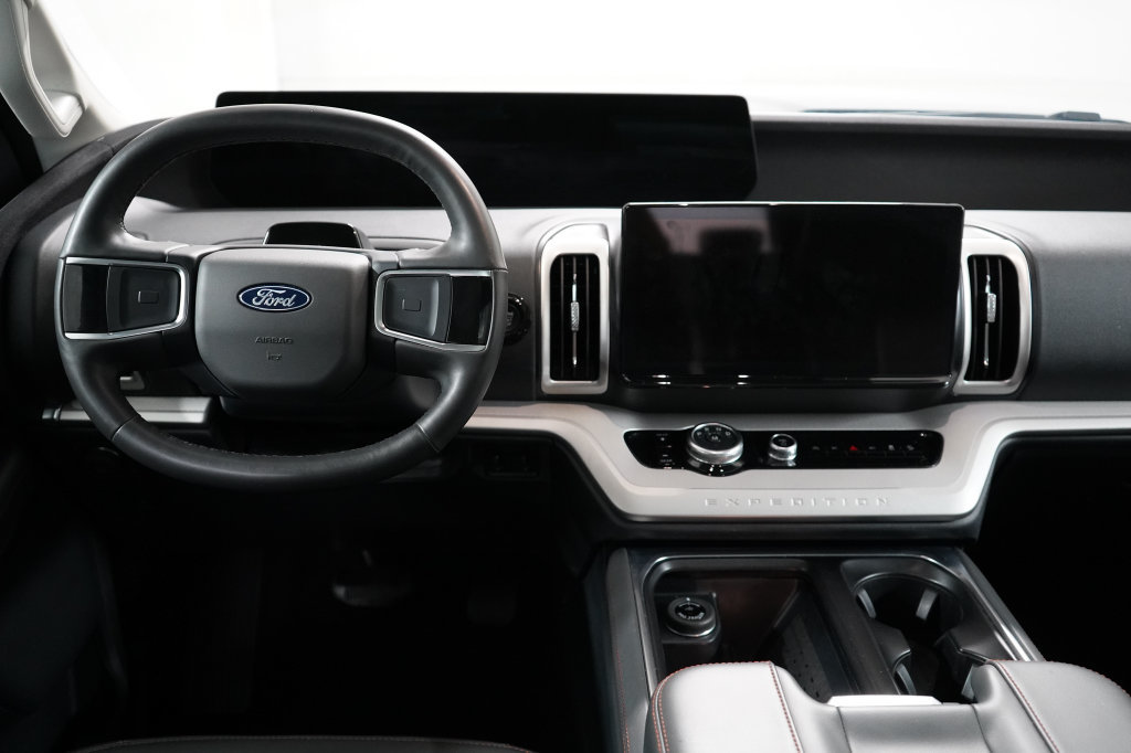 Certified 2025 Ford Expedition Active AWD/4WD image 7