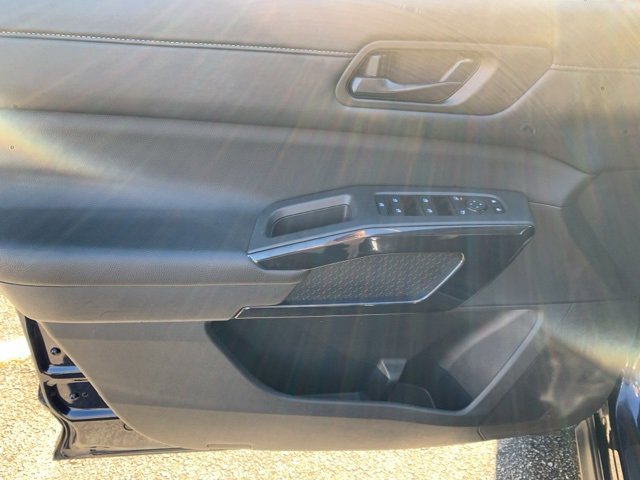 Used 2025 Nissan Pathfinder SV image 9