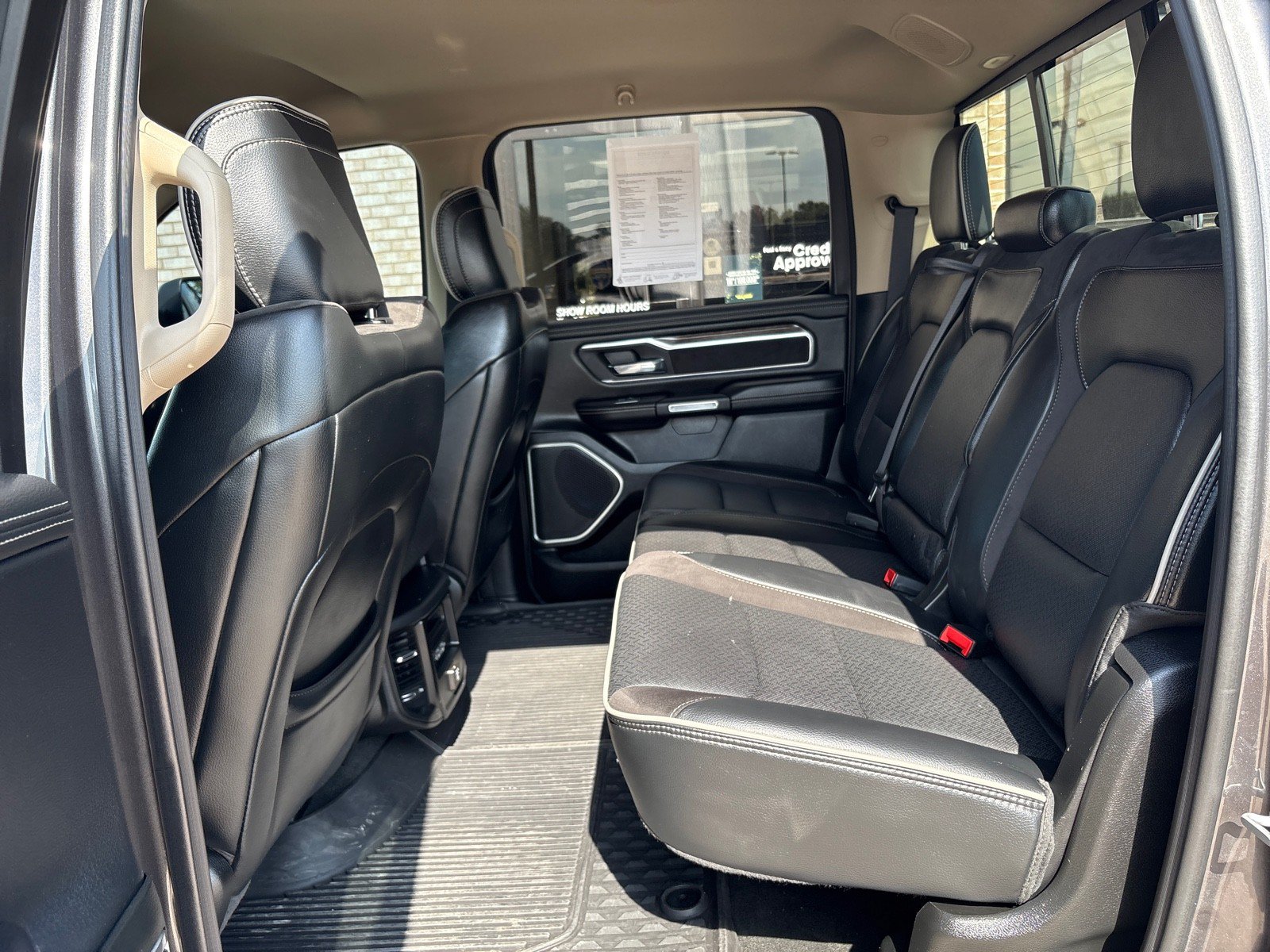 Used 2020 RAM 1500 Laramie AWD/4WD image 4