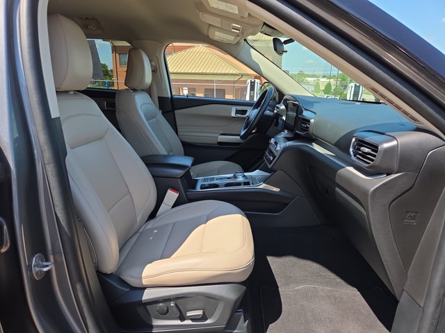 Certified 2023 Ford Explorer XLT w/ Equipment Group 202A RWD image 16