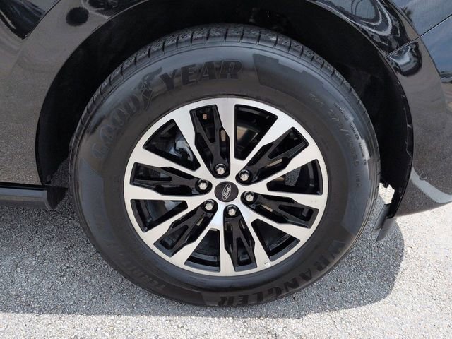 Certified 2025 Ford Expedition Platinum AWD/4WD image 11