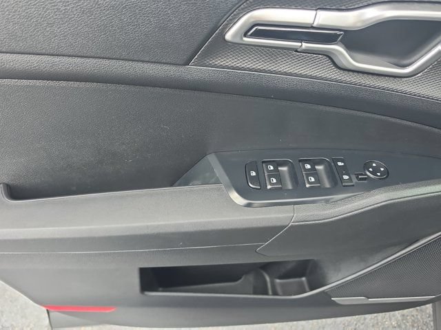 Used 2024 Kia Sportage LX AWD/4WD image 14
