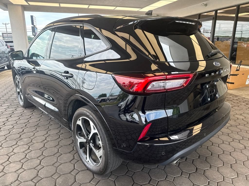 Certified 2023 Ford Escape ST-Line Elite w/ Premium Technology Package AWD/4WD image 8