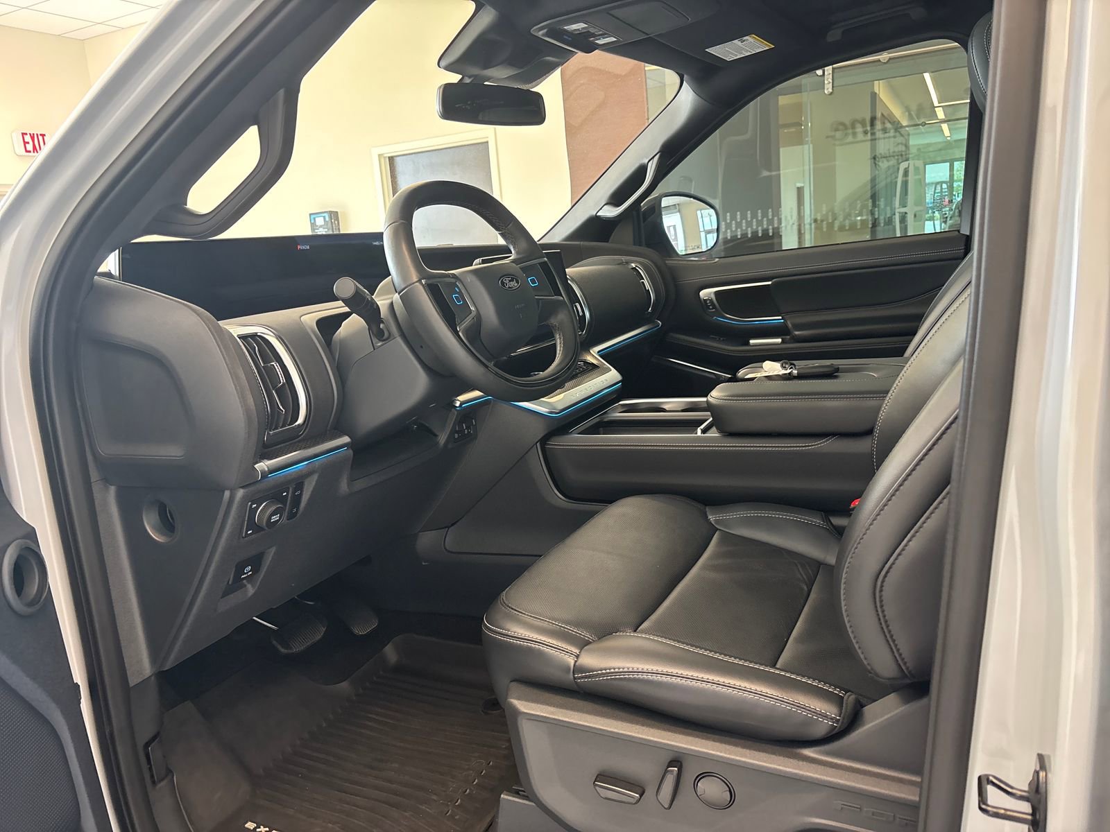 Certified 2025 Ford Expedition Platinum w/ Stealth Performance Package AWD/4WD image 12