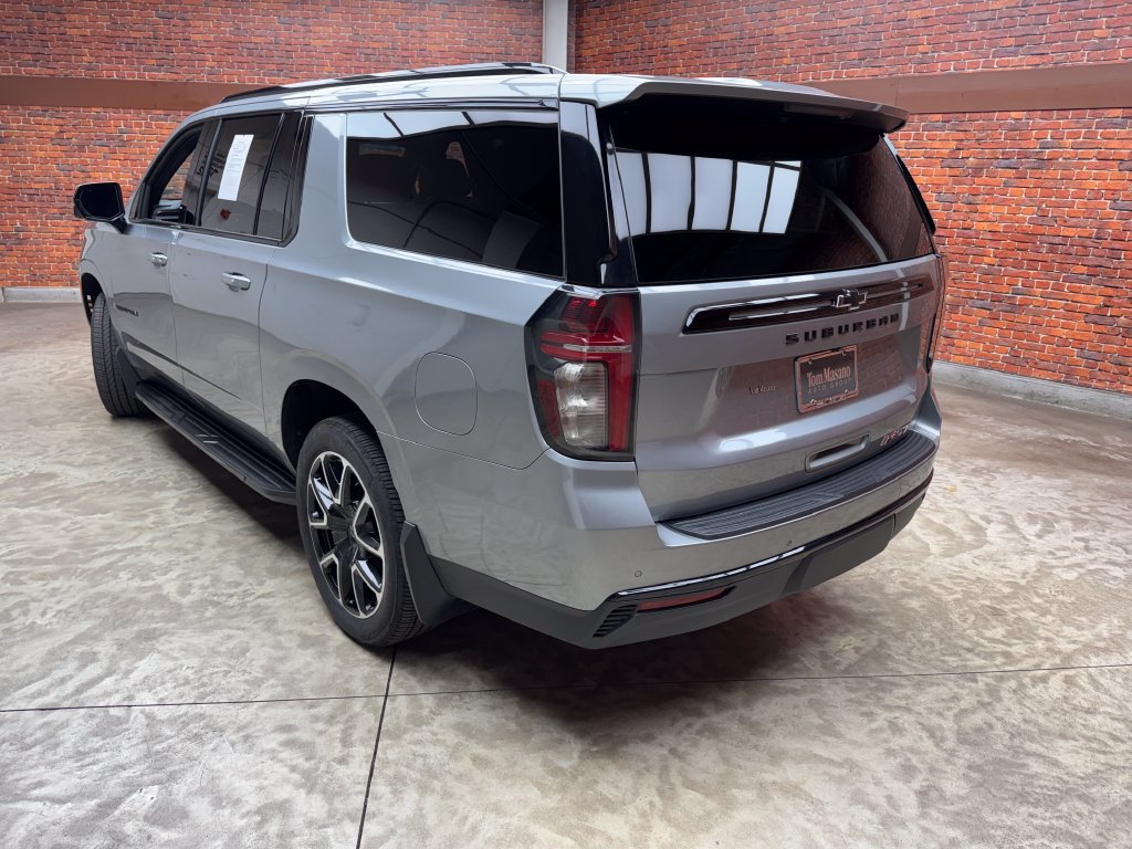 Used 2024 Chevrolet Suburban RST w/ Luxury Package AWD/4WD image 2