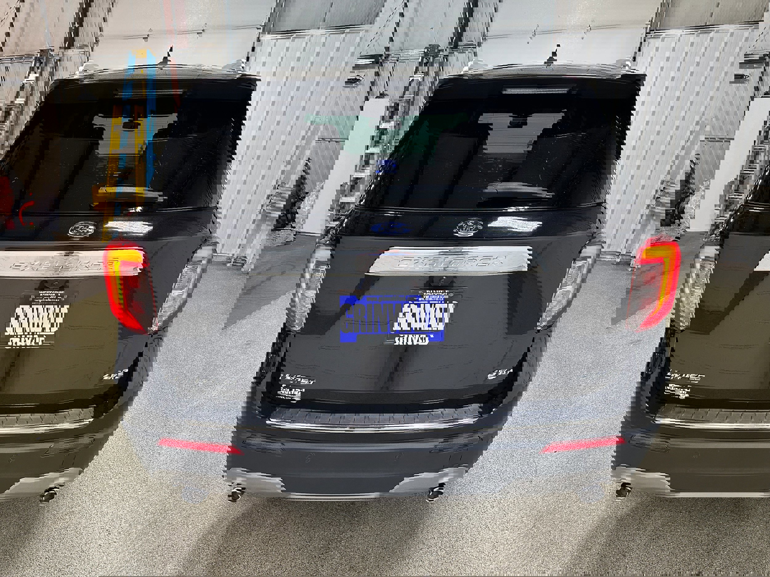 Certified 2023 Ford Explorer Limited w/ Equipment Group 301A image 4