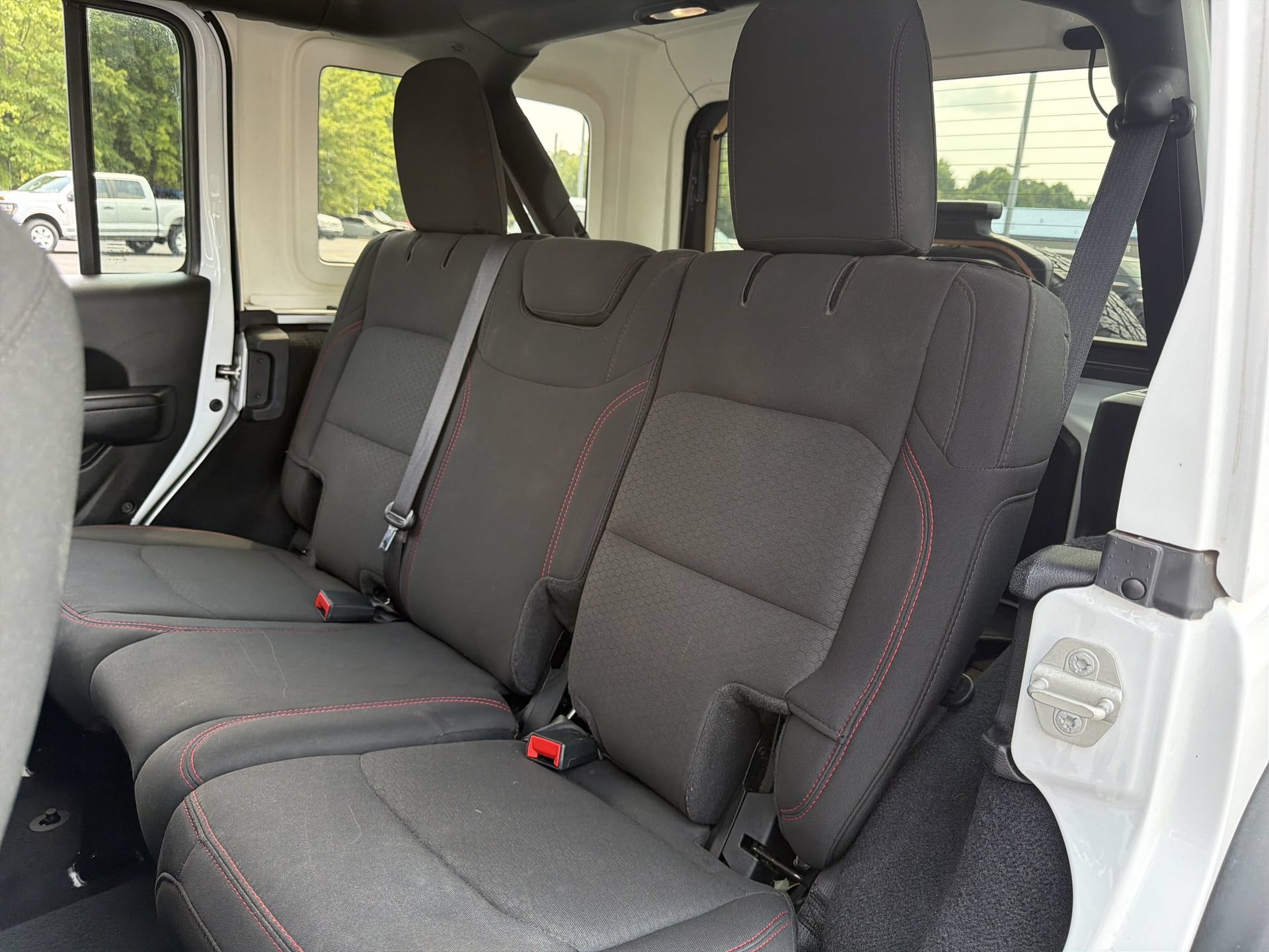 Used 2023 Jeep Wrangler Unlimited Rubicon AWD/4WD image 18
