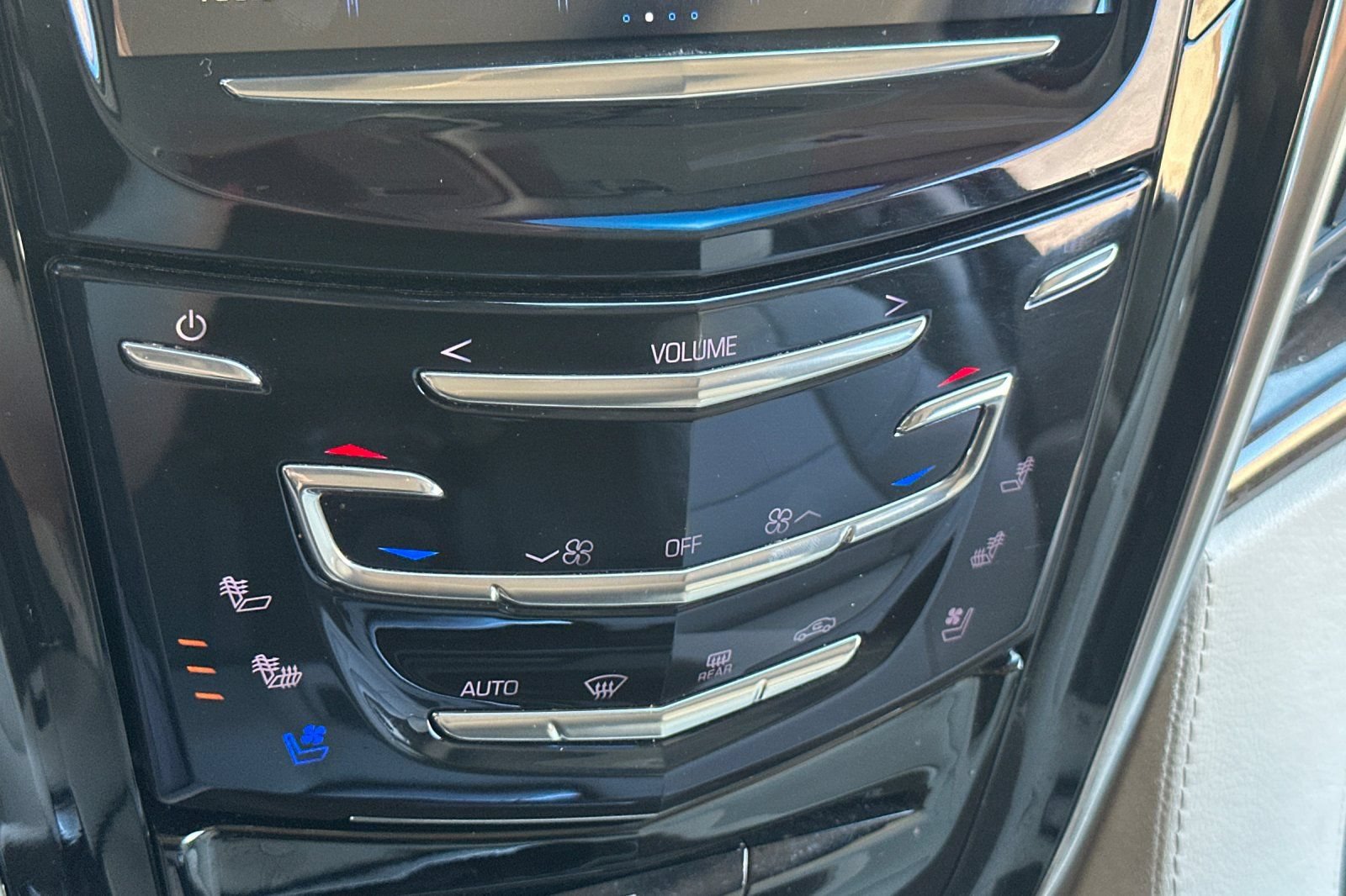 Used 2019 Cadillac Escalade Luxury RWD image 32