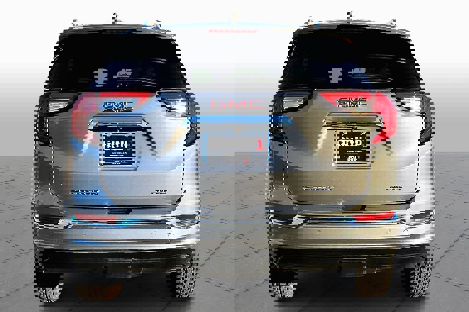 Used 2023 GMC Terrain Denali image 2