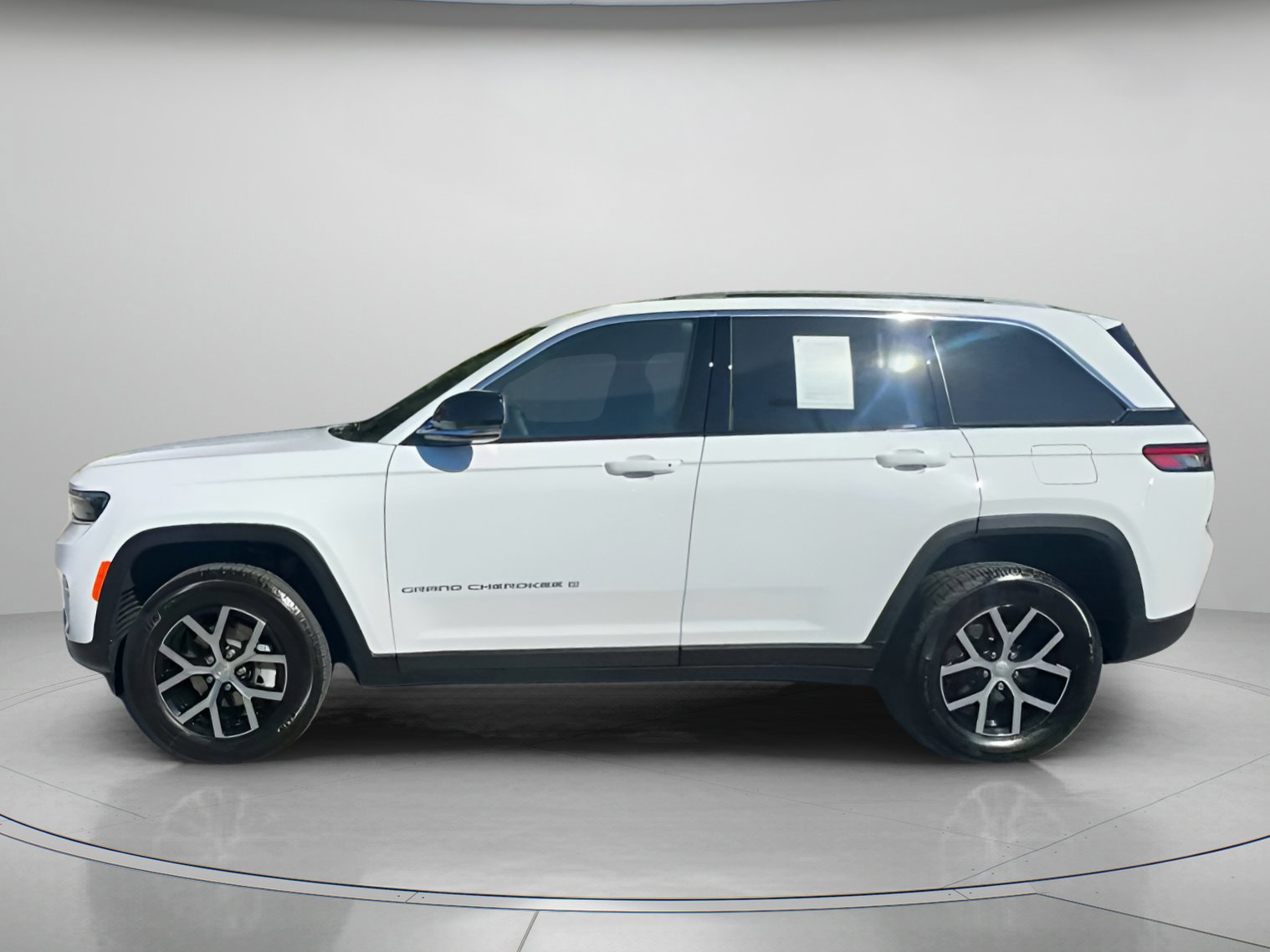 Used 2025 Jeep Grand Cherokee Limited w/ Trailer Tow Package image 8