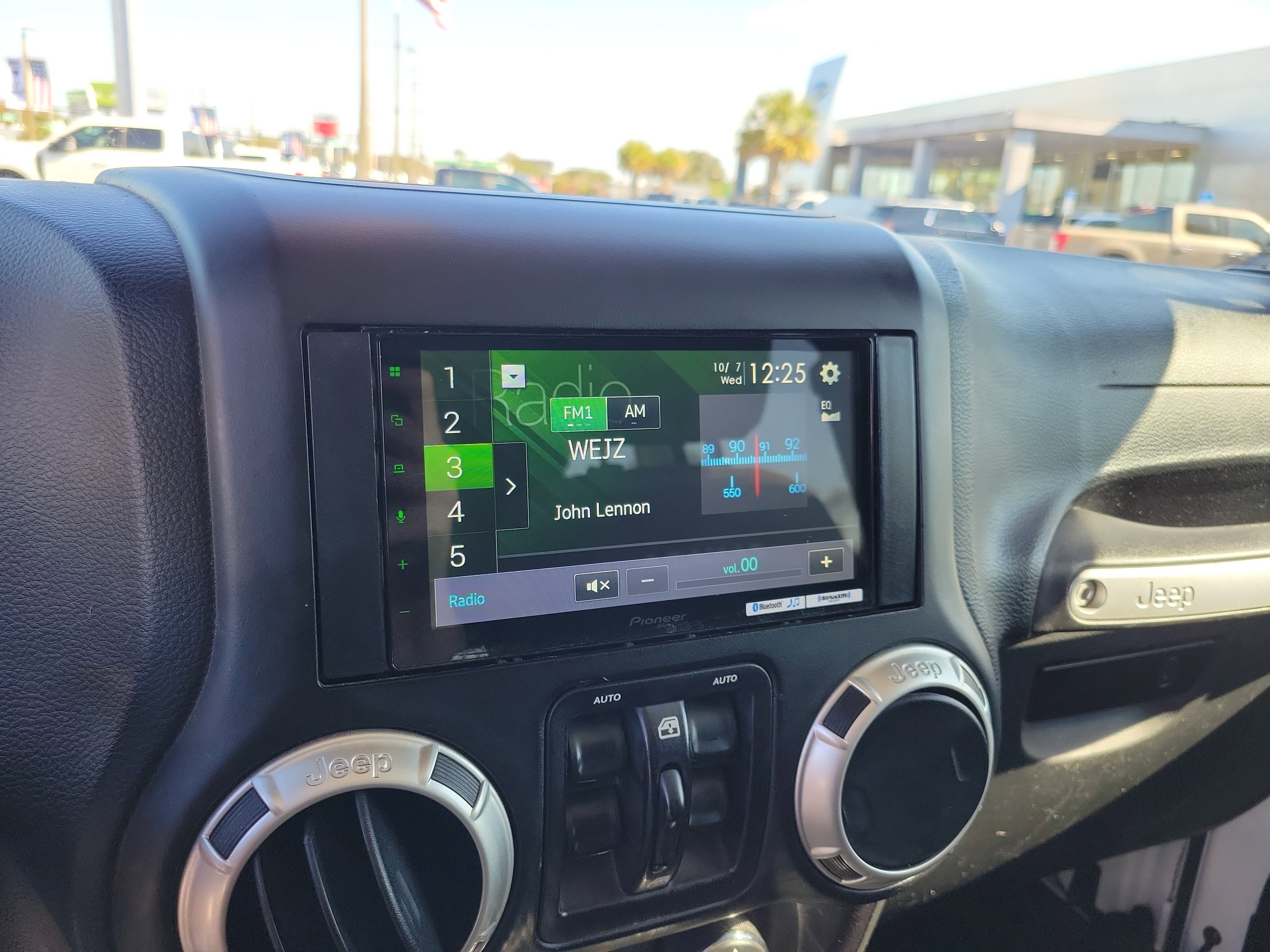 Used 2017 Jeep Wrangler Unlimited Sahara w/ Max Tow Package image 15