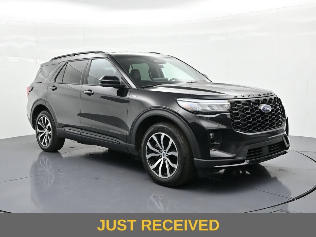 Certified 2025 Ford Explorer ST-Line AWD/4WD image 4