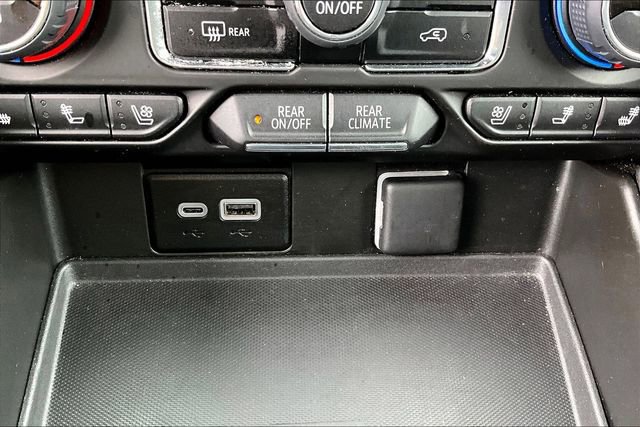 Used 2024 Chevrolet Suburban Premier image 24