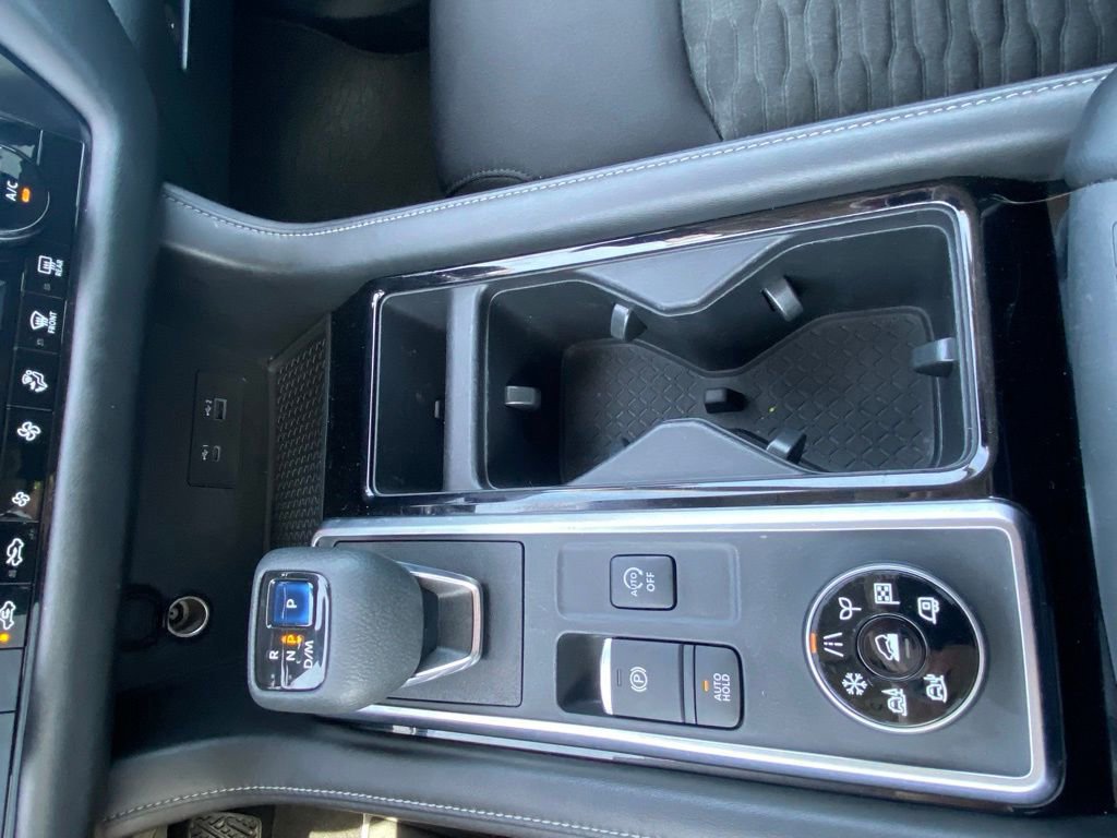 Used 2022 Nissan Pathfinder SV w/ SV Black Package image 18