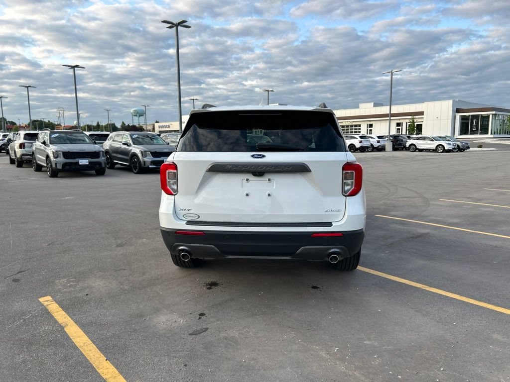 Certified 2022 Ford Explorer XLT w/ Equipment Group 202A AWD/4WD image 8