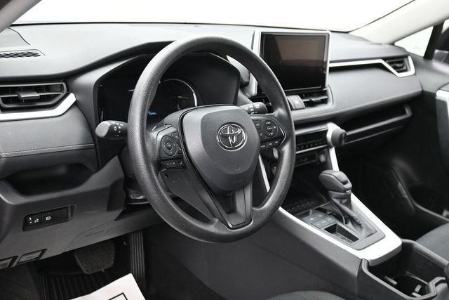 Used 2025 Toyota RAV4 LE FWD image 15