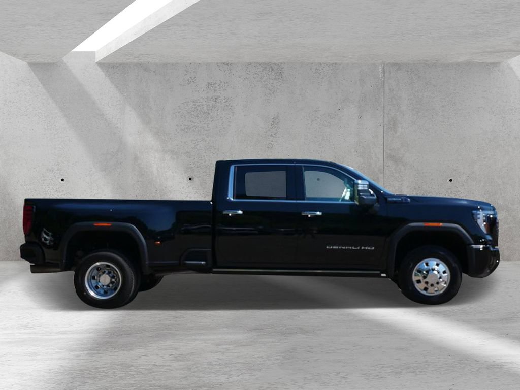 Used 2025 GMC Sierra 3500 Denali Ultimate AWD/4WD image 2