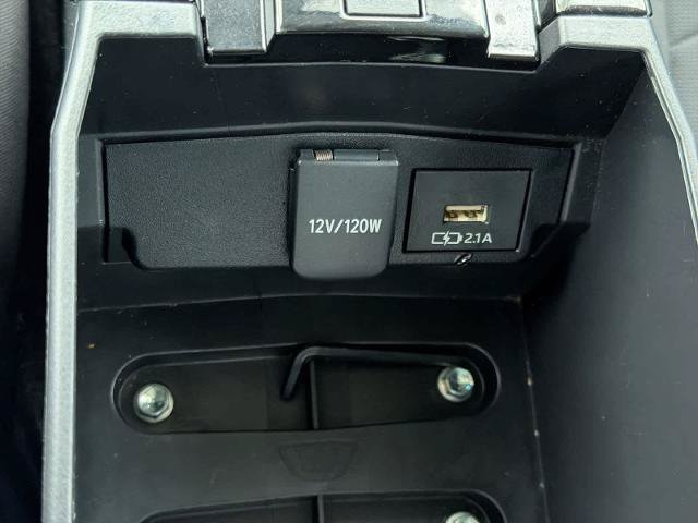 Used 2020 Toyota Corolla LE w/ Carpet Mat Package (TMS) FWD image 31