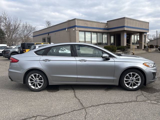 Certified 2020 Ford Fusion SE image 2