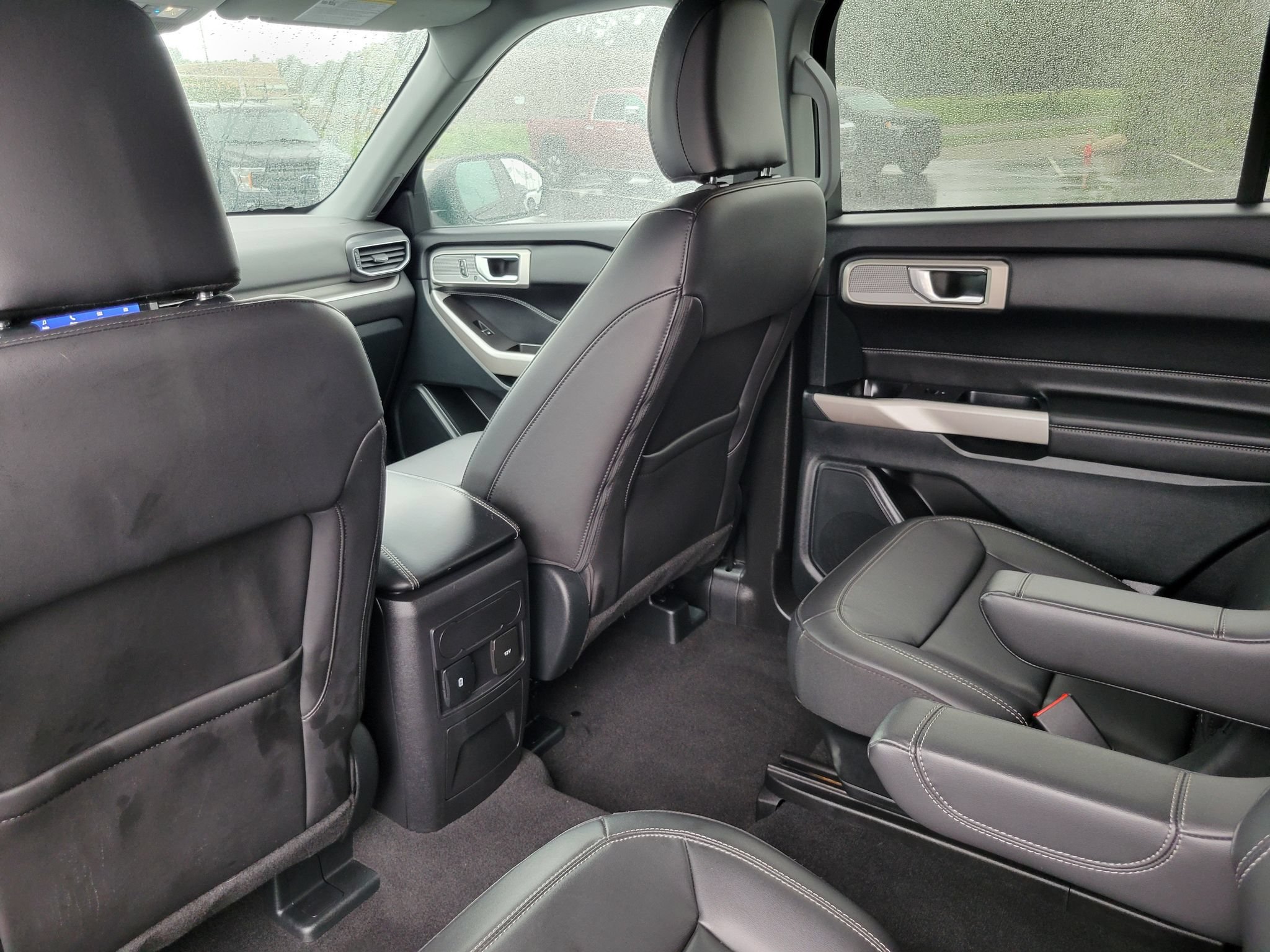 Certified 2024 Ford Explorer XLT w/ Equipment Group 202A AWD/4WD image 25