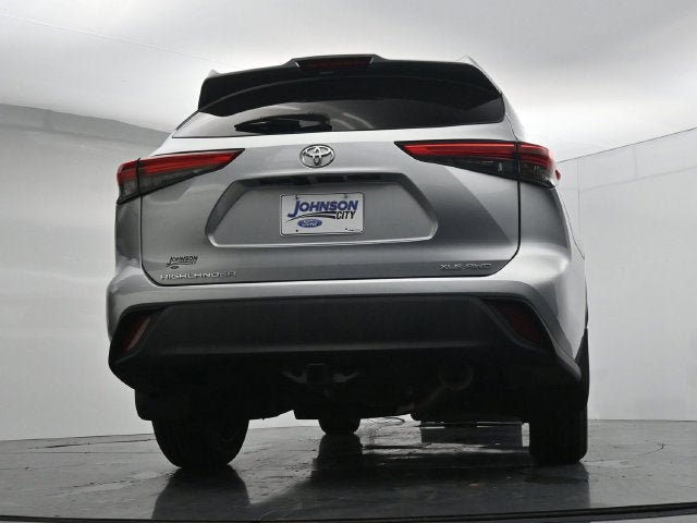 Used 2022 Toyota Highlander XLE AWD/4WD image 37