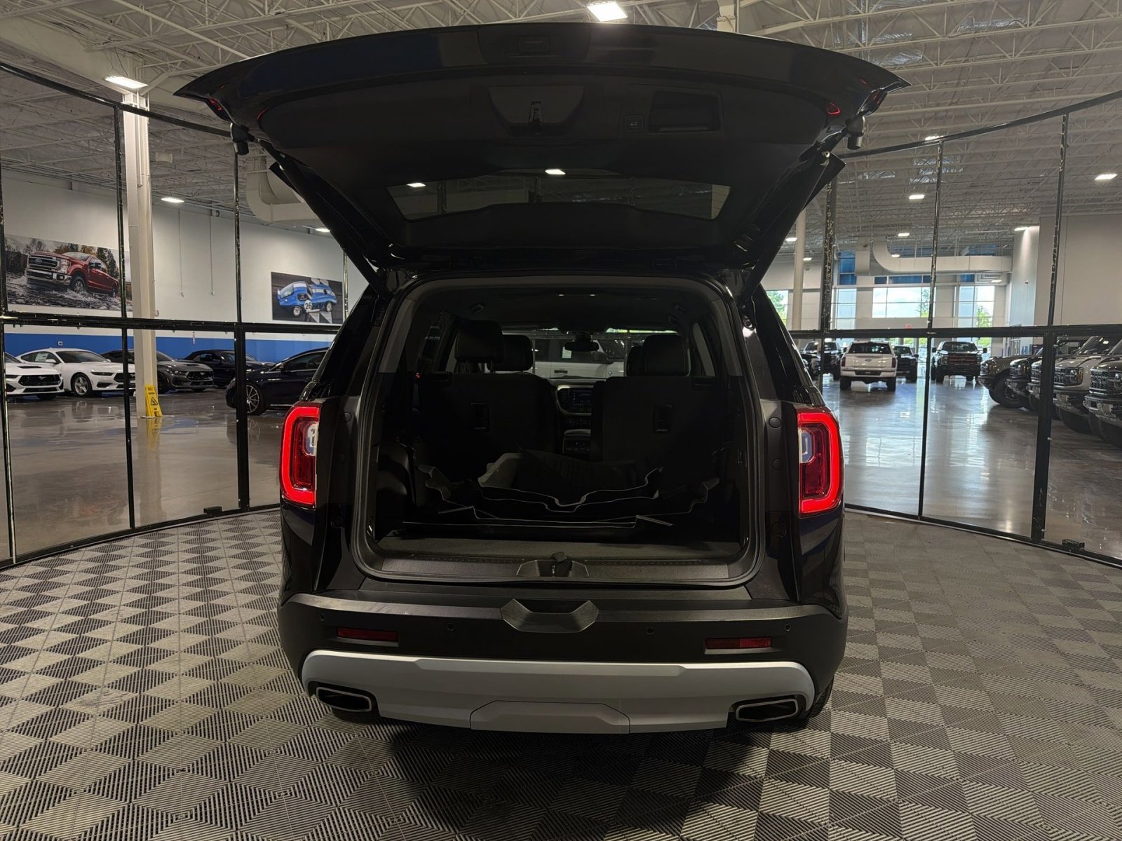 Used 2023 GMC Acadia SLE w/ Driver Convenience Package AWD/4WD image 42