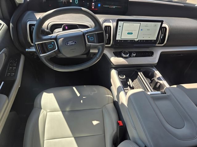 Certified 2025 Ford Expedition Active AWD/4WD image 13