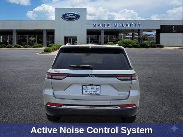 Used 2023 Jeep Grand Cherokee Limited RWD image 4