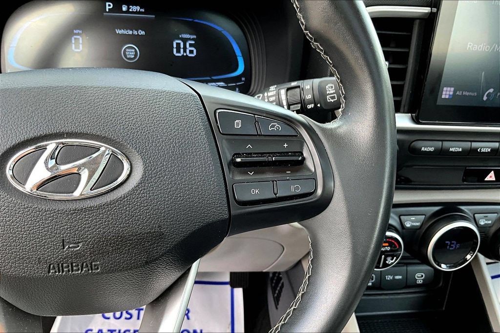 Used 2025 Hyundai Venue SEL FWD image 13