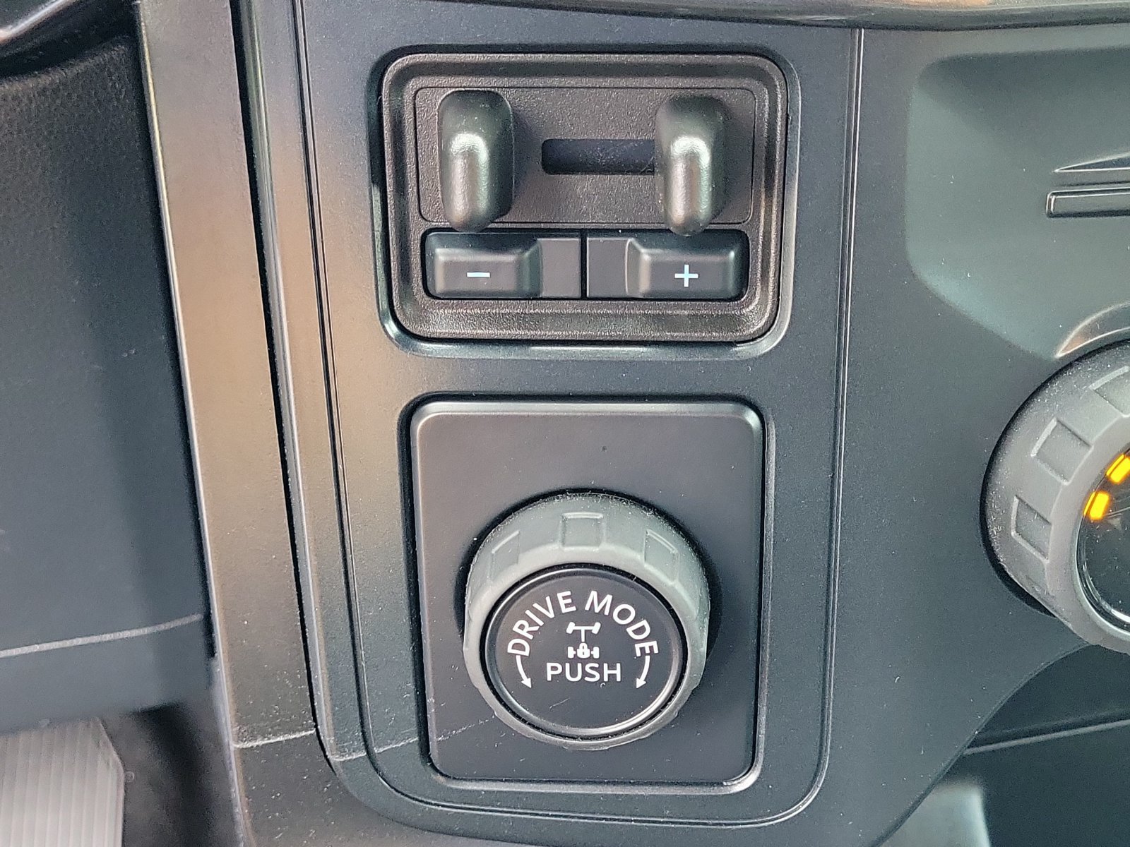 Certified 2025 Ford F150 STX w/ Equipment Group 200A RWD image 22