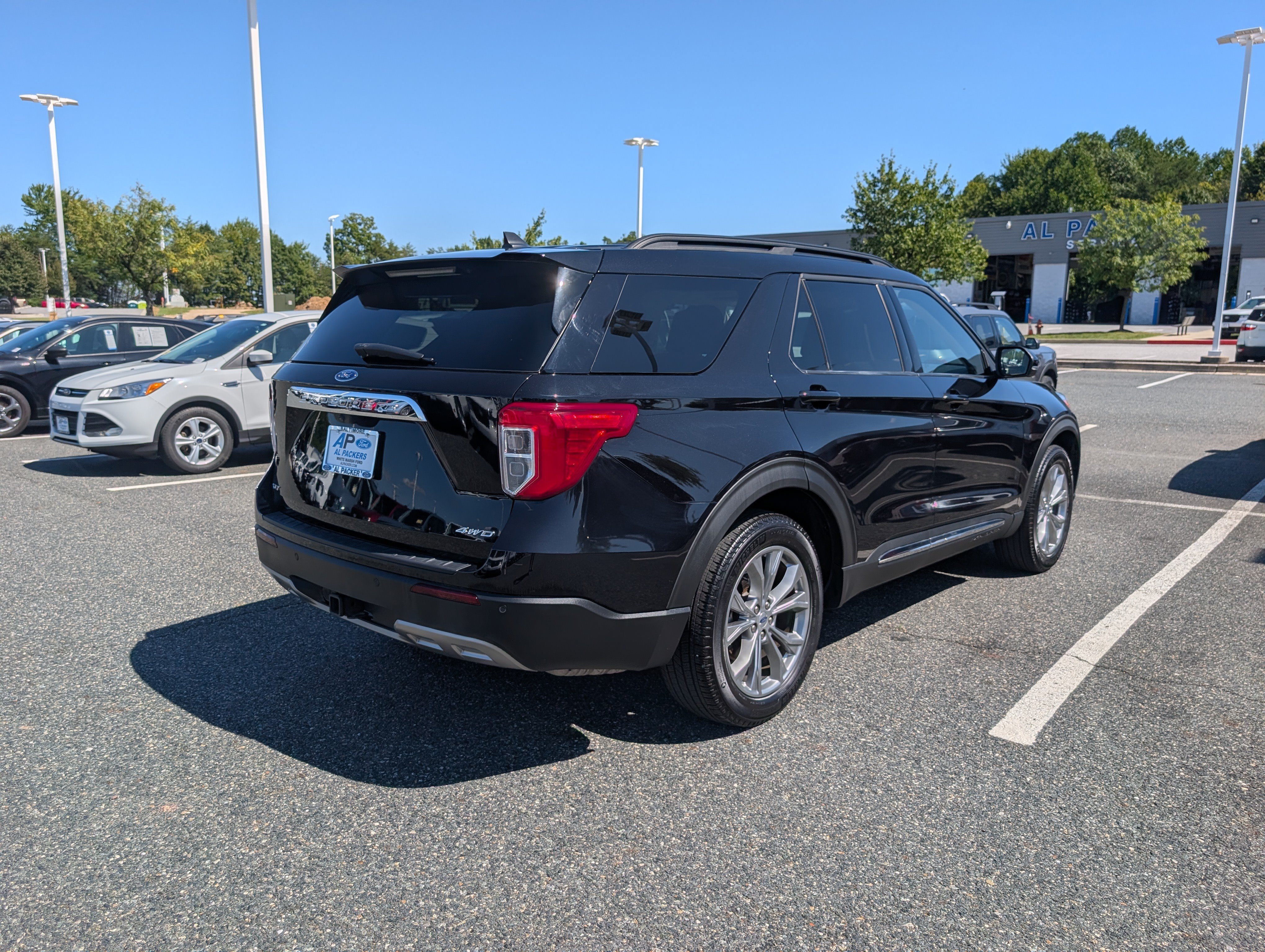 Certified 2023 Ford Explorer XLT w/ Equipment Group 202A AWD/4WD image 4