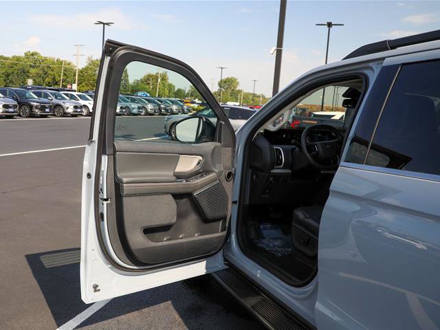 Certified 2025 Ford Expedition Active AWD/4WD image 24