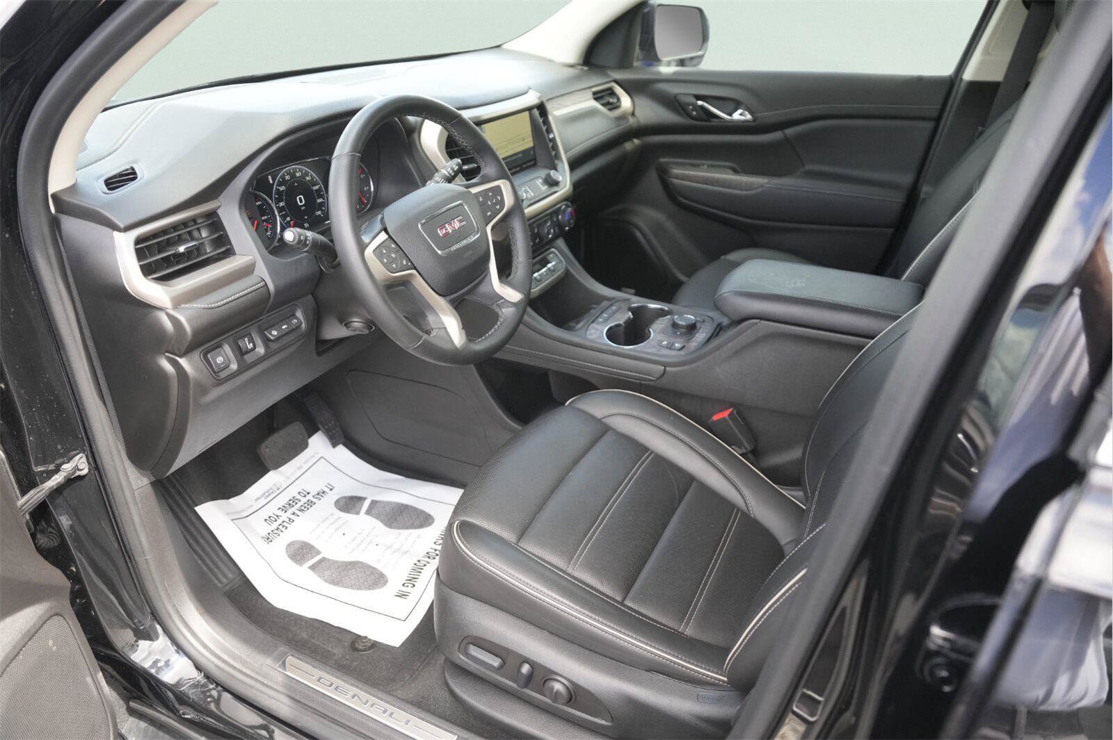 Used 2023 GMC Acadia Denali w/ Denali Ultimate Package FWD image 8