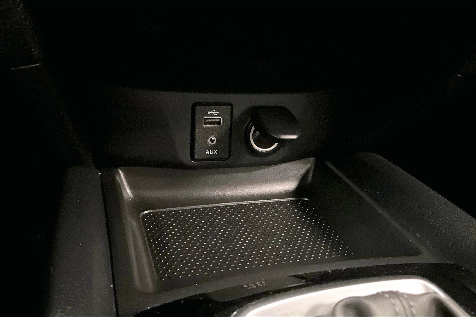 Used 2017 Nissan Rogue SV image 31