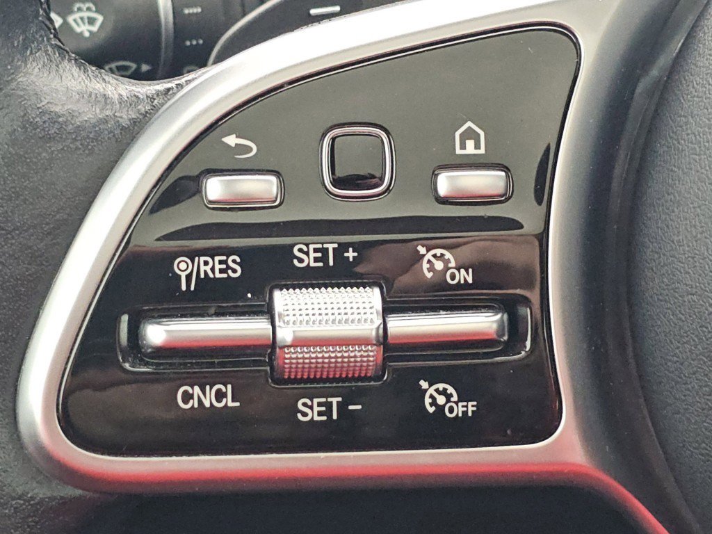 Used 2021 Mercedes-Benz GLC 300 image 12