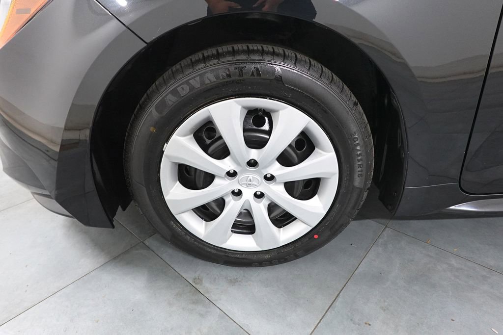 Used 2022 Toyota Corolla LE image 26