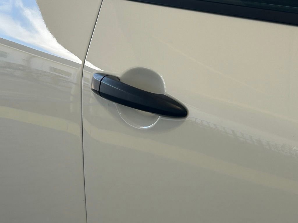 Used 2024 Nissan Rogue S image 19