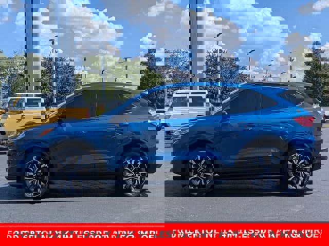 Certified 2022 Ford Escape SE w/ SE Sport Appearance Package image 6