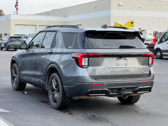 Certified 2025 Ford Explorer ST-Line w/ Premium Package AWD/4WD image 14