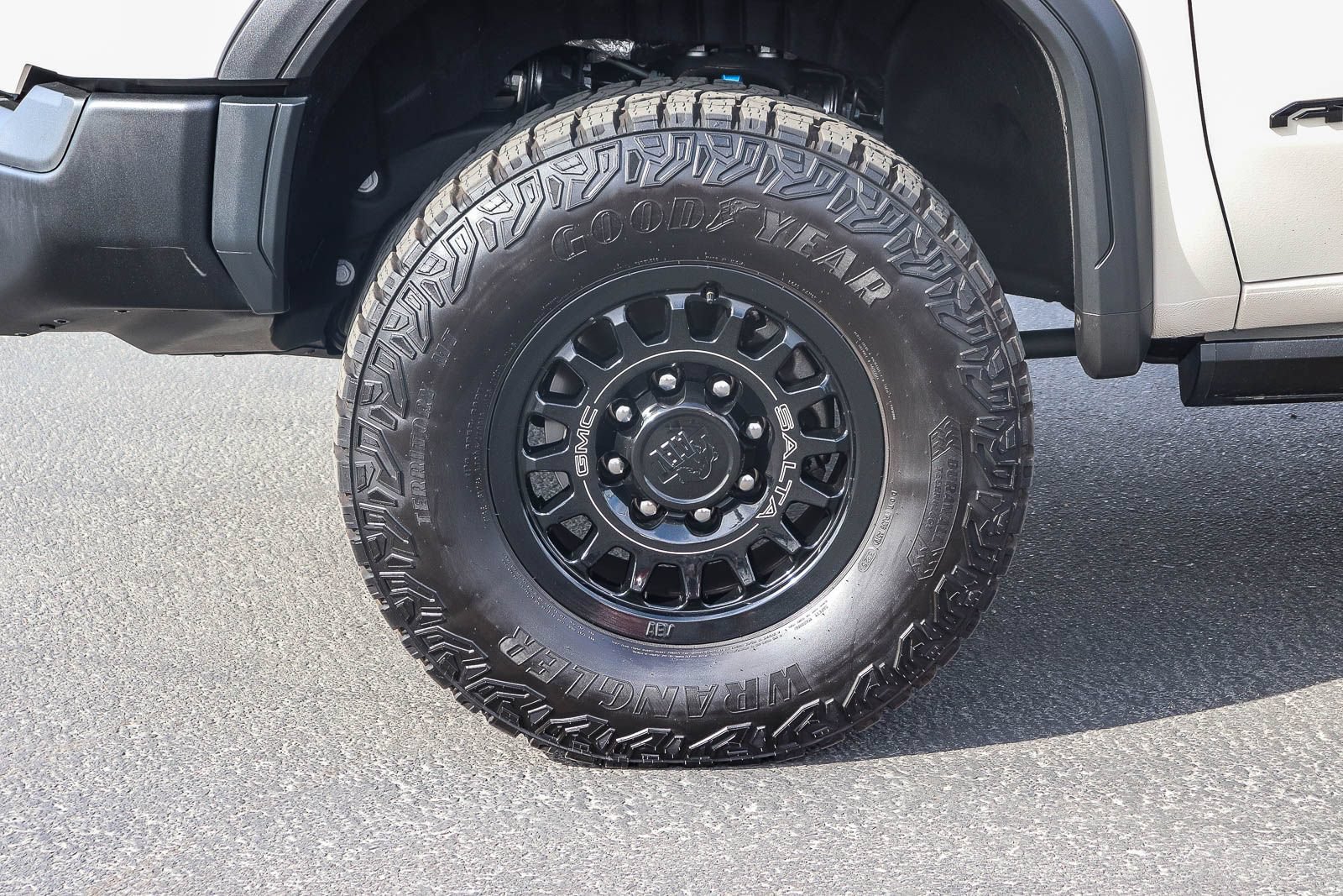 Used 2026 GMC Sierra 2500 AT4X w/ AT4X AEV Edition AWD/4WD image 9