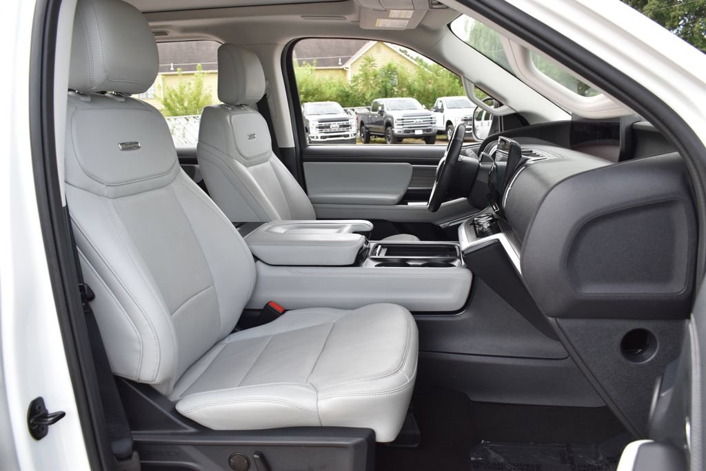 Certified 2025 Ford Expedition Max Platinum w/ Driver's Package AWD/4WD image 32