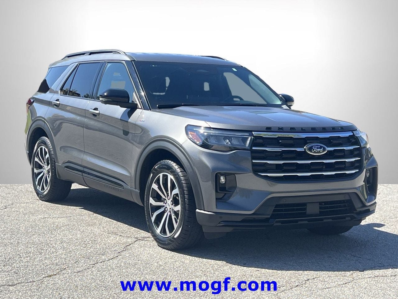 Certified 2025 Ford Explorer ST-Line AWD/4WD image 4