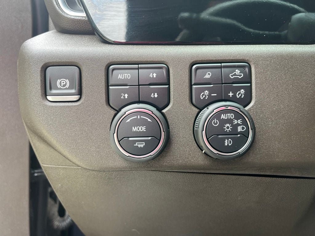 Used 2024 Chevrolet Silverado 1500 LTZ w/ LTZ Convenience Package II AWD/4WD image 38