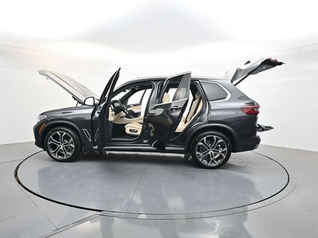 Used 2022 BMW X5 xDrive40i w/ Executive Package AWD/4WD image 55